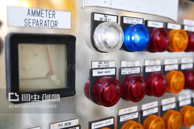 公寓樓或海上石油和天然氣廠的電表、電表的關(guān)閉Close up of an Electric meter,Electric utility meters for an apartment complex or offshore oil and gas plant